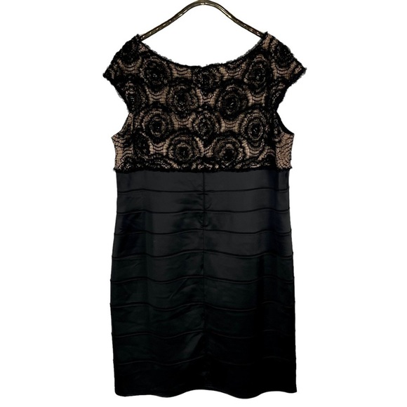 TADASHI SHOJI OT85851MQ RUCHED FLORAL LACE SCOOP NECK CAP SLEEVE SHEATH DRESS - Picture 3 of 15